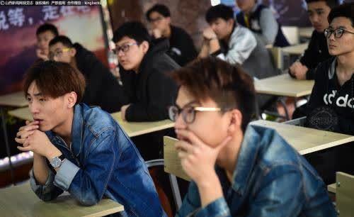 娱乐吃瓜酱老教授说上课,课堂上的趣味教学新风尚 第2张 娱乐吃瓜酱老教授说上课,课堂上的趣味教学新风尚 第2张